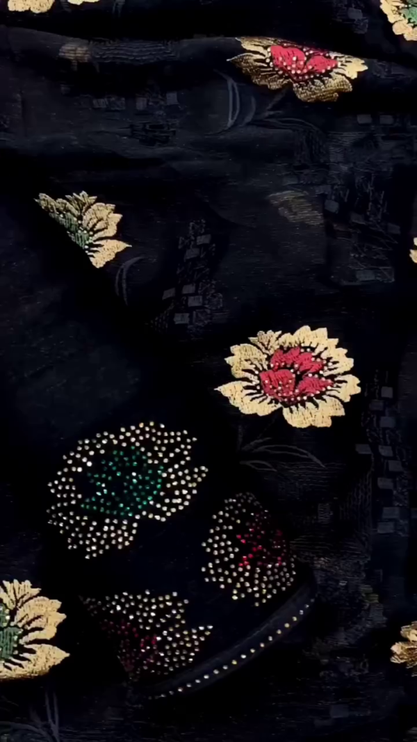 Women's Beautiful Sitara Chiffon Saree with Blouse – A Timeless Elegance - Image 5