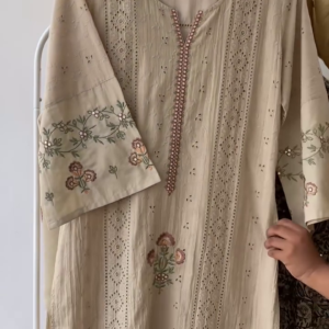 Elegant Printed Kurta and Pant Set – A Perfect Blend of Style & Comfort