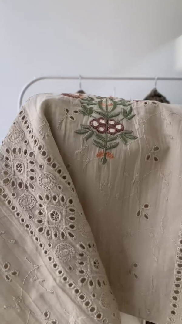 Elegant Printed Kurta and Pant Set – A Perfect Blend of Style & Comfort - Image 3