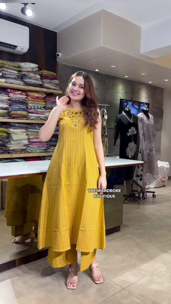 Solid Party Wear Round Neck Sleeveless Knee-Length Regular Fit Kurta – Effortless Elegance for Every Occasion - Image 3