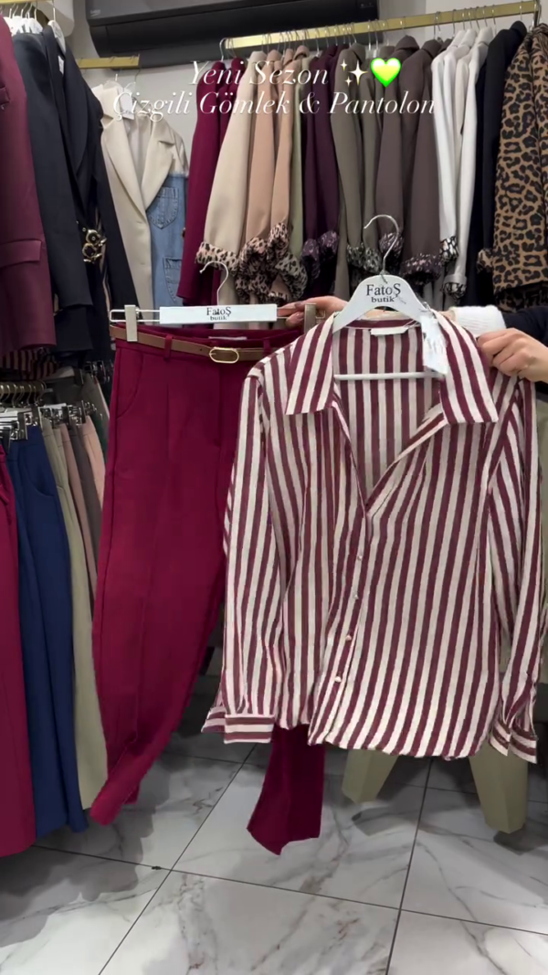 🤍 This striped shirt and neutral pants combo is a total win for the new season wardrobe – classic, clean, and endlessly versatile. - Image 2