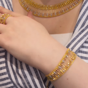 Elegant Gold Jewelry Set with Intricate Filigree Design