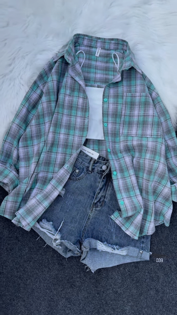 💙 Casual Cool Blue & White Plaid Oversized Shirt with Distressed Denim Shorts 👖 - Image 3