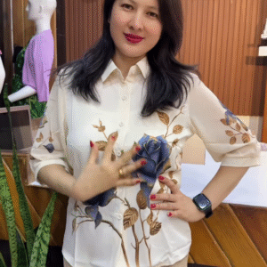 🌸 Elegant Cream Floral Print Blouse & Light-Colored Pants Ensemble 🌷