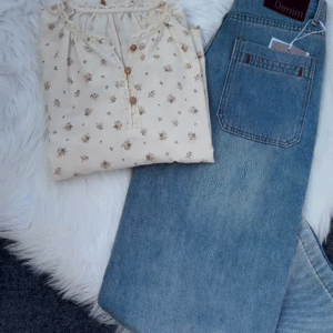 Vintage Floral Blouse with High-Waisted Wide-Leg Jeans